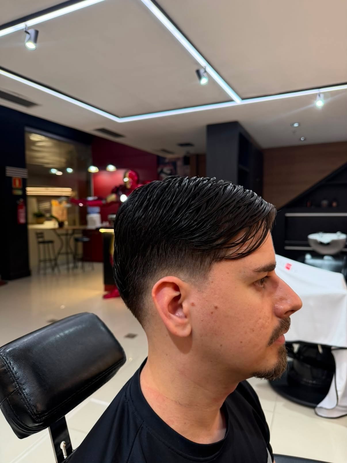 Detalhe lateral de corte na Rock N' Barba