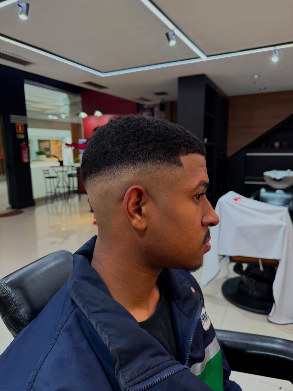 Corte masculino feito na Rock N' Barba